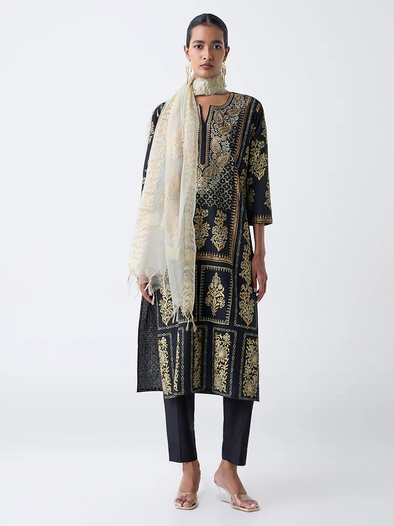 Vark Black Paisley Design Straight Ethnic Set