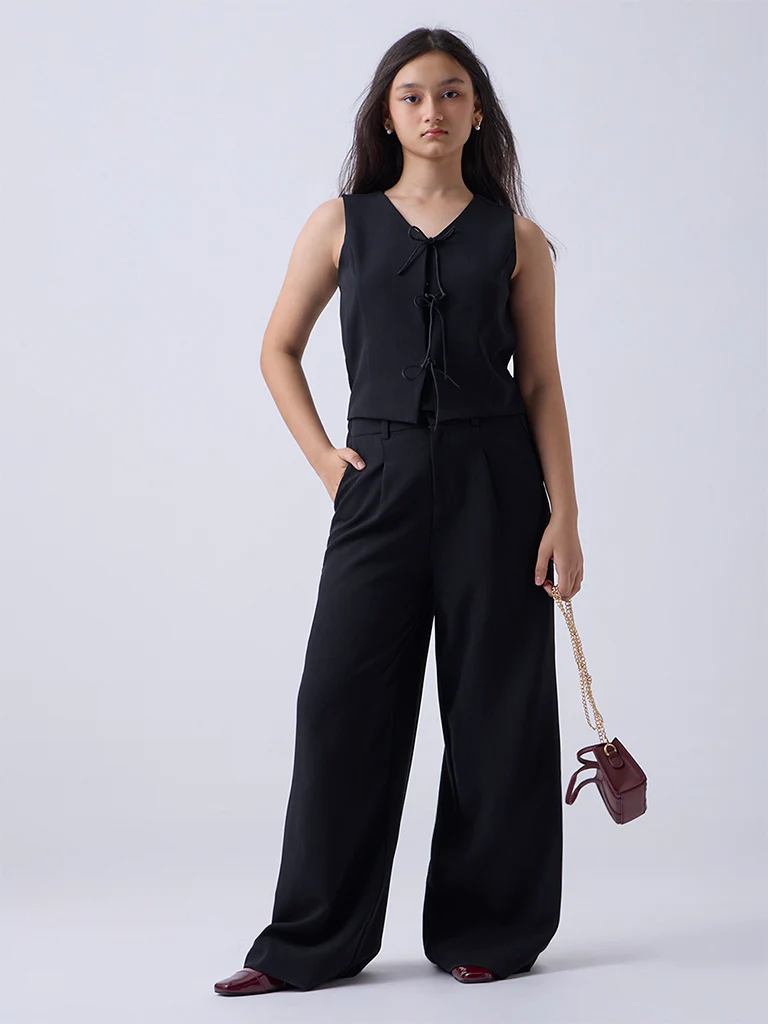 Y&F Kids Girls Black Solid Waistcoat